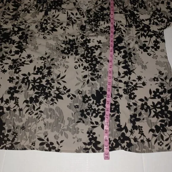 MAGGIE BARNES CONVERTIBLE SLEEVE FLORAL PRINT BUTTON DOWN SHIRT - Picture 3 of 15